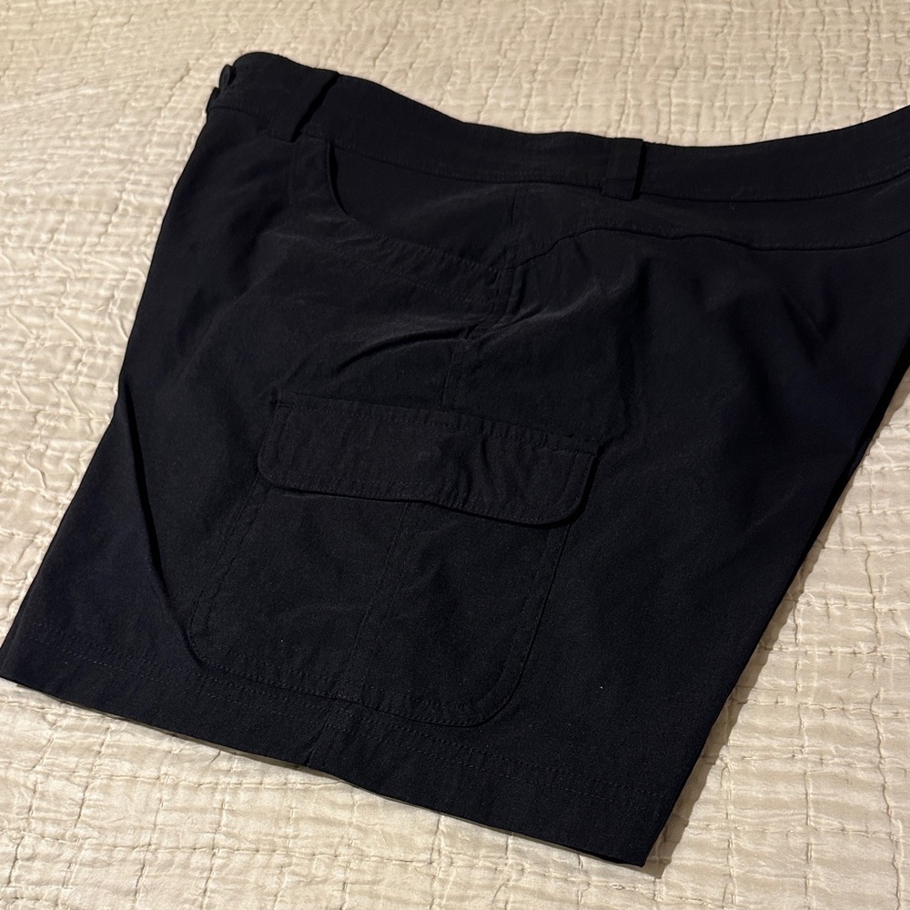 Eddie Bauer Ladies Black Cargo shorts.